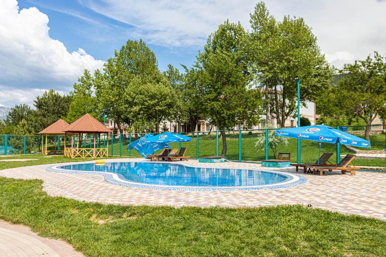 Лайнер Горный Курортный Комплекс Layner В Чимгане Exterior foto