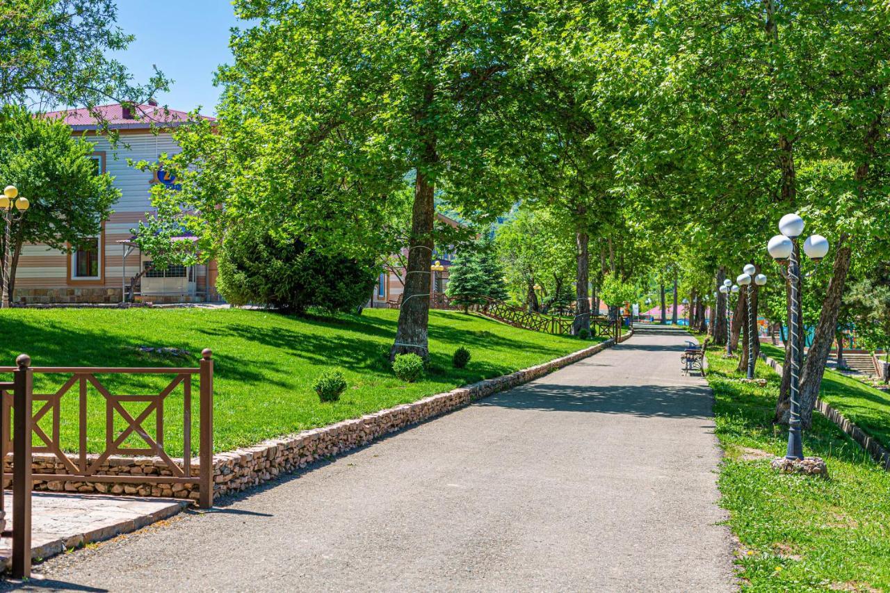 Лайнер Горный Курортный Комплекс Layner В Чимгане Exterior foto